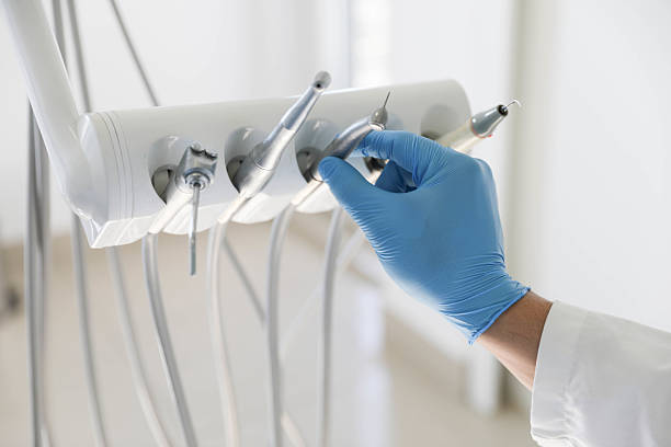 Professional Emergency Dentist technician working in Oak Lawn, IL